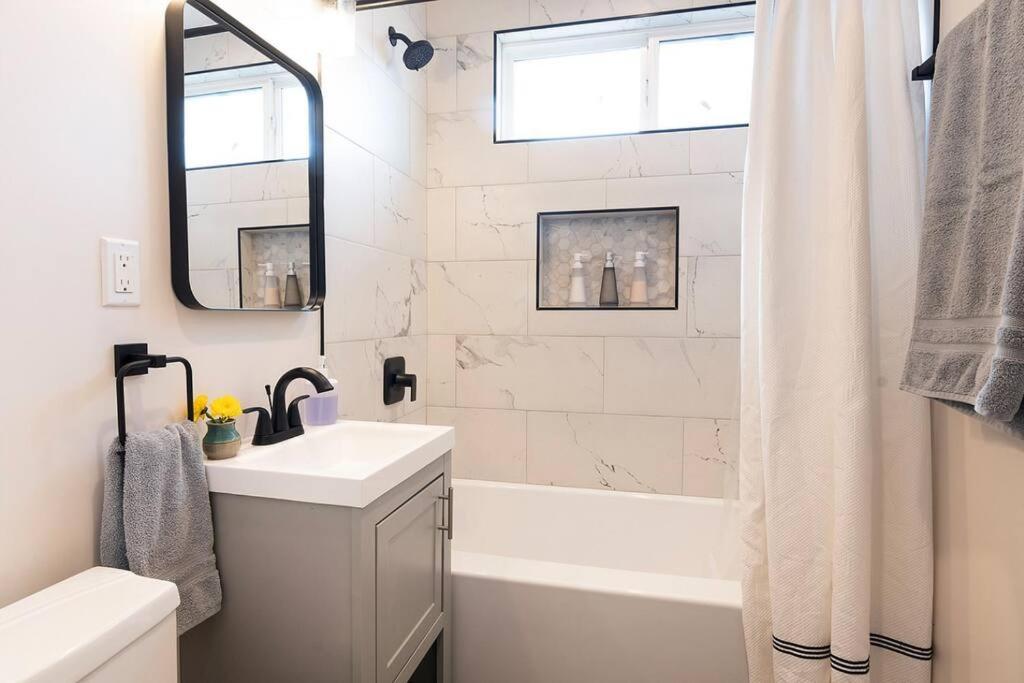 Beautiful 3 Bed 1 Bath Designer Home + Hot Tub Los Ángeles Exterior foto
