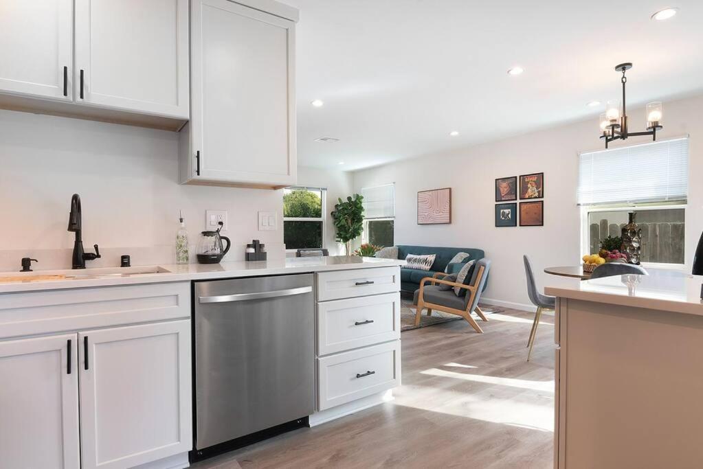 Beautiful 3 Bed 1 Bath Designer Home + Hot Tub Los Ángeles Exterior foto